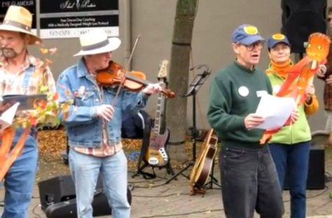Fiddler Jack Kaulback plays while Ron reads.